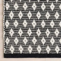 Black and Ivory Dainty Diamond Area Rug, 4x6