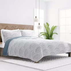 Blue Scalloped Reversible 3-pc. Queen Quilt Set