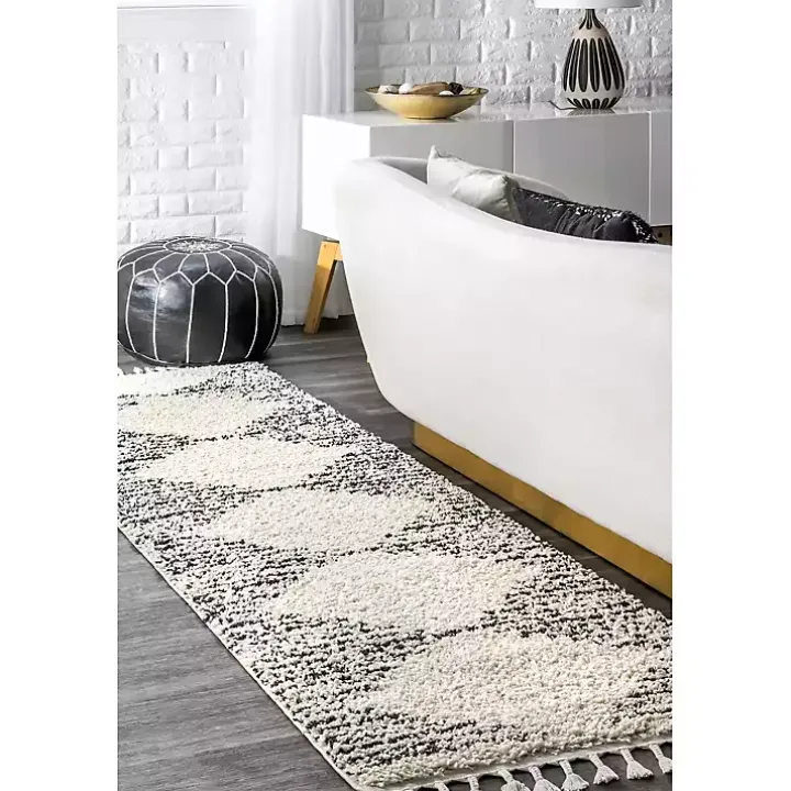 Bria Moroccan Diamond Tassel Runner
