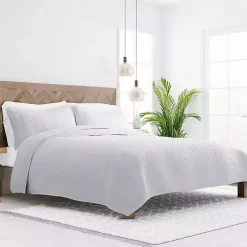 Gray Floral Stitch 3-pc. Queen Quilt Set