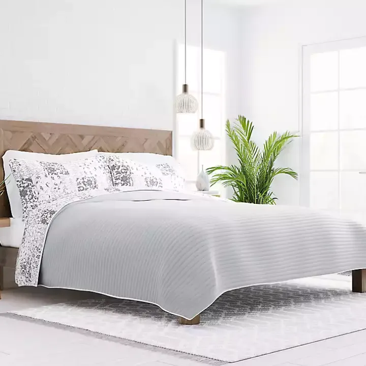 Gray Patchwork Reversible 3-pc. Queen Quilt Set