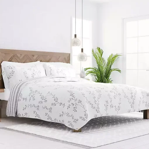 Gray Vines Reversible 3-pc. Queen Quilt Set