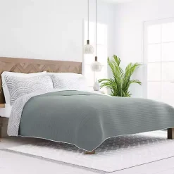 Green Scalloped Reversible 3-pc. Queen Quilt Set