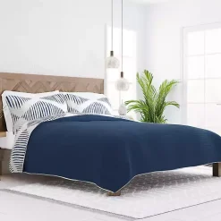 Navy Diamond Line Reversible 3-pc. Queen Quilt Set