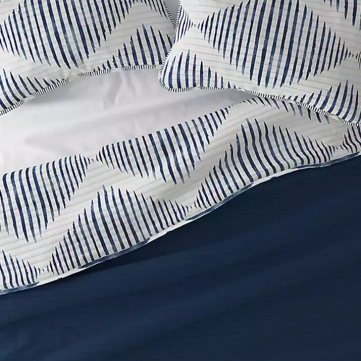 Navy Diamond Line Reversible 2-pc. Twin Quilt Set