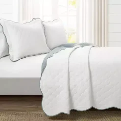 White and Blue Scallop 3-pc. Full/Queen Quilt Set