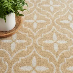 Beige & Ivory Quatrefoil Indoor/Outdoor Rug, 5x7