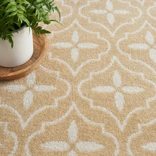Beige & Ivory Quatrefoil Indoor/Outdoor Rug, 5x7