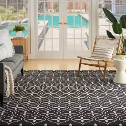 Black & Ivory Quatrefoil Indoor/Outdoor Rug, 5x7