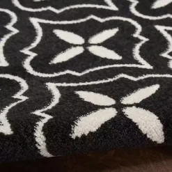 Black & Ivory Quatrefoil Indoor/Outdoor Rug, 4x6