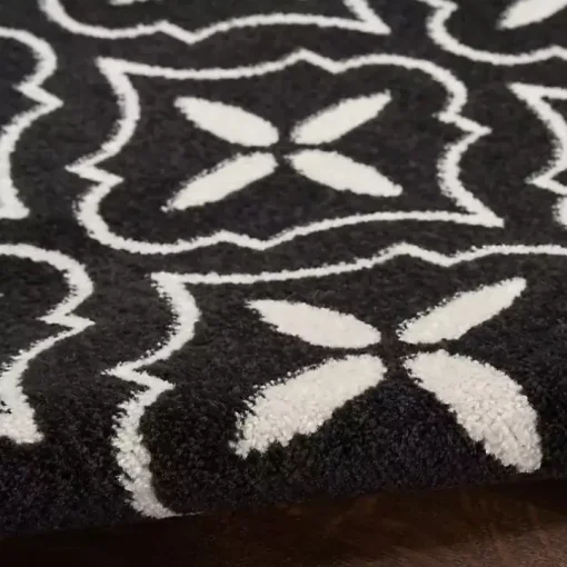 Black & Ivory Quatrefoil Indoor/Outdoor Rug, 4x6