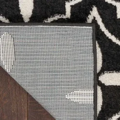 Black & Ivory Quatrefoil Indoor/Outdoor Rug, 4x6