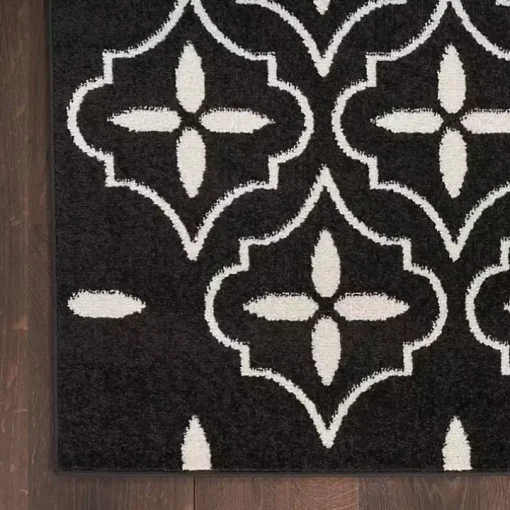 Black & Ivory Quatrefoil Indoor/Outdoor Rug, 4x6