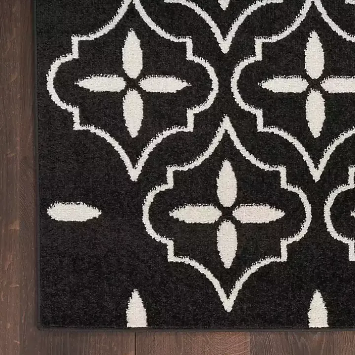 Black & Ivory Quatrefoil Indoor/Outdoor Rug, 8x10