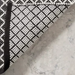 Black & White Trellis Indoor/Outdoor Rug, 4x6