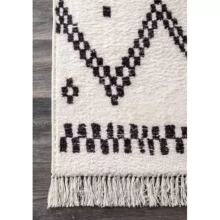 Black and White Tracy Fringed Area Rug, 5x8