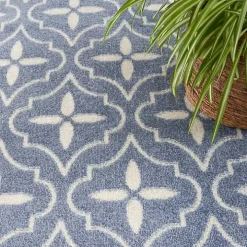 Blue & Ivory Quatrefoil Indoor/Outdoor Rug, 5x7