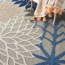 Blue Floral Burst Round Outdoor Area Rug, 7x7