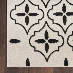 Ivory & Black Quatrefoil Indoor/Outdoor Rug, 8x10