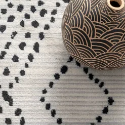 Millie Dotted Diamond Area Rug, 5x8