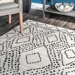 Millie Dotted Diamond Area Rug, 5x8