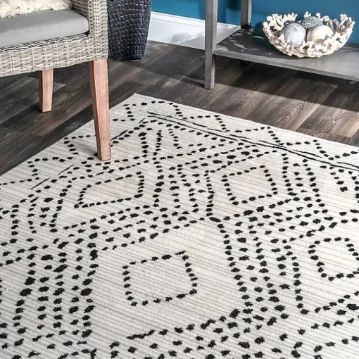 Millie Dotted Diamond Area Rug, 5x8