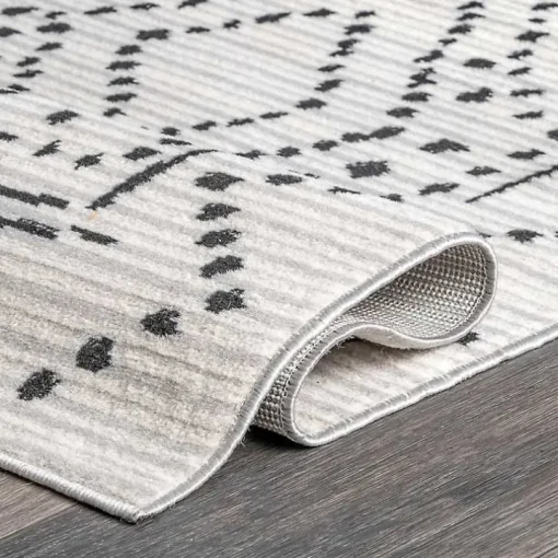 Millie Dotted Diamond Area Rug, 5x8