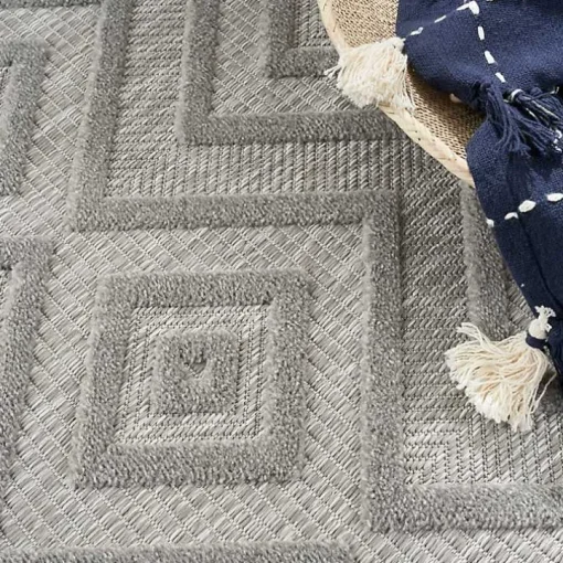 Silver Gray Diamond Indoor/Outdoor Area Rug, 4x6