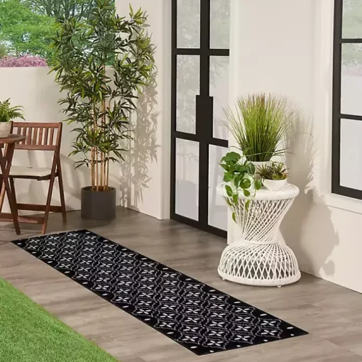 Black & Ivory Quatrefoil Indoor/Outdoor Runner